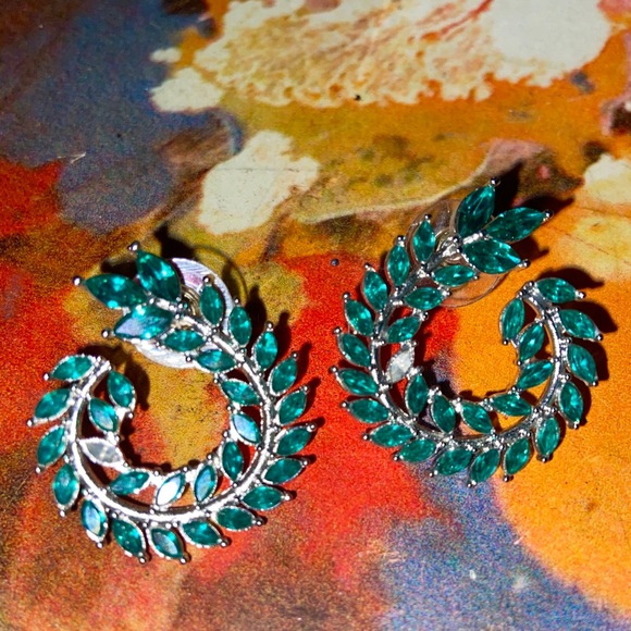 VTG- Emerald Green Ivy Earrings
